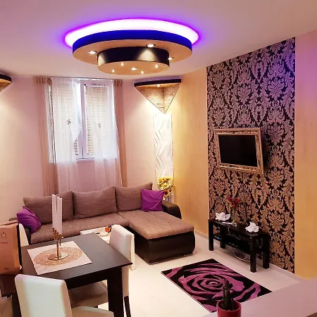 Gold Apartment *