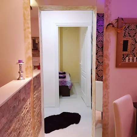 Apartment Gold